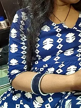 Snapshot of Diya_143 chatting on March 19, 2026, 7:18 pm Diya 143 online show from March 19, 2026, 7:18 pm