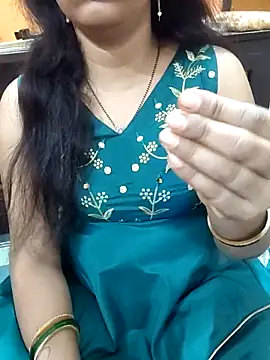 Snapshot of Diya_143 chatting on March 31, 2026, 4:07 pm Diya 143 online show from March 31, 2026, 4:07 pm