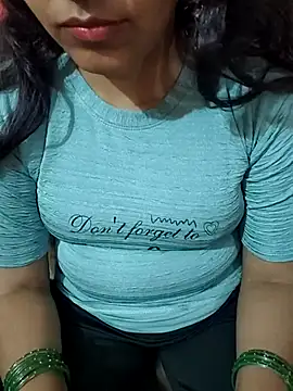 Snapshot of Diya_143 chatting on April 7, 2026, 6:41 pm Diya 143 online show from April 7, 2026, 6:41 pm