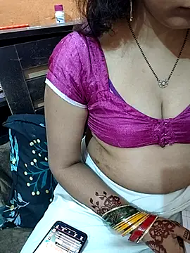 Snapshot of Diya_143 chatting on April 10, 2026, 7:18 pm Diya 143 online show from April 10, 2026, 7:18 pm