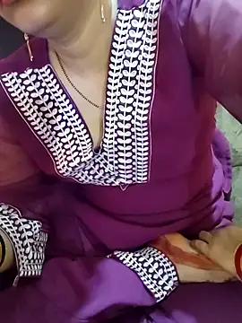 Snapshot of Diya_143 chatting on April 13, 2026, 6:02 pm Diya 143 online show from April 13, 2026, 6:02 pm