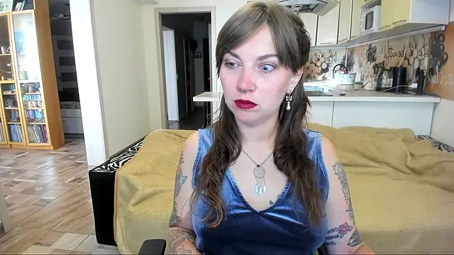 StacyTigerr online show from September 30, 2025, 5:23 am