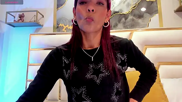 HannaPetit online show from November 8, 2025, 7:01 pm