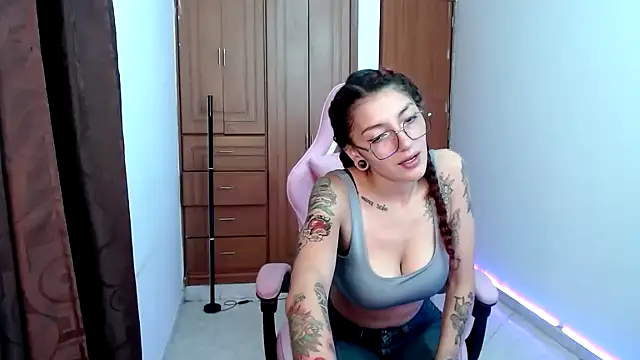 Snapshot of tastymeli chatting on January 15, 2025, 2:38 am tastymeli online show from January 15, 2025, 2:38 am