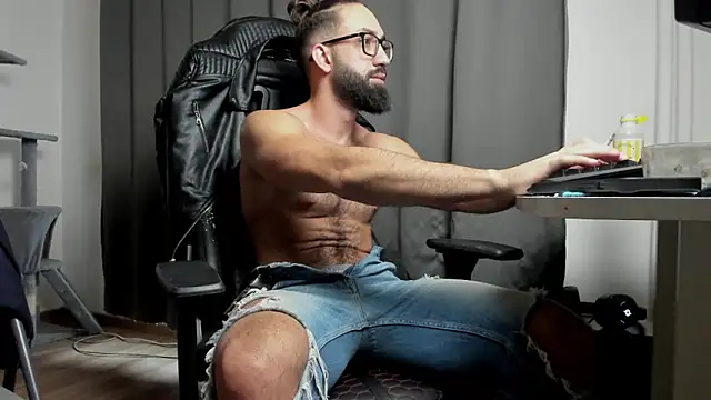 liamaesthetic online show from January 30, 2025, 7:50 am