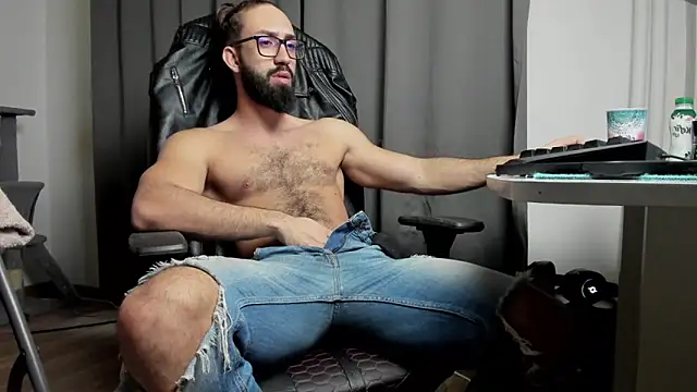 liamaesthetic online show from February 8, 2025, 6:43 am