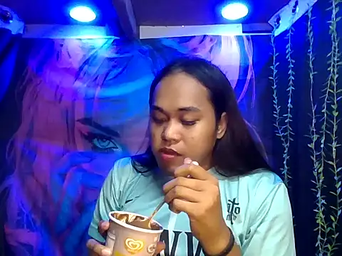 bettina love online show from November 24, 2025, 2:39 pm