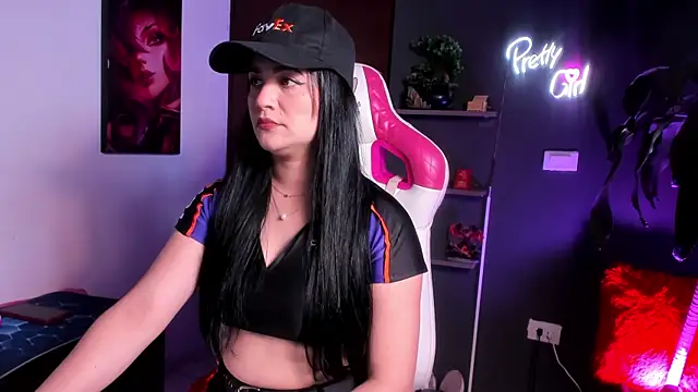 Emilyjhonson 01 online show from October 22, 2025, 1:22 pm