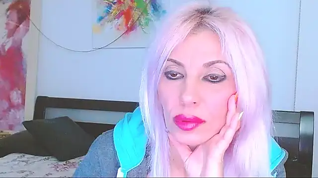 HoneyLara online show from March 1, 2025, 9:04 pm