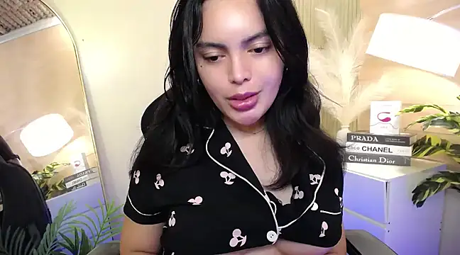 HotstuffCherrySummer online show from January 11, 2025, 11:56 am