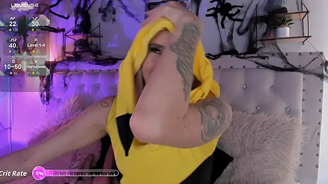 Atenea Klett  online show from October 29, 2025, 2:19 pm