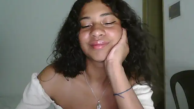 Snapshot of dark_enchantress_ chatting on April 1, 2026, 12:11 am dark enchantress online show from April 1, 2026, 12:11 am
