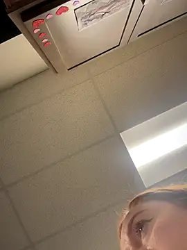 Snapshot of cinnatitties chatting on October 23, 2025, 6:06 pm cinnatitties online show from October 23, 2025, 6:06 pm