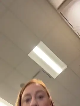 Snapshot of cinnatitties chatting on October 28, 2025, 3:04 pm cinnatitties online show from October 28, 2025, 3:04 pm