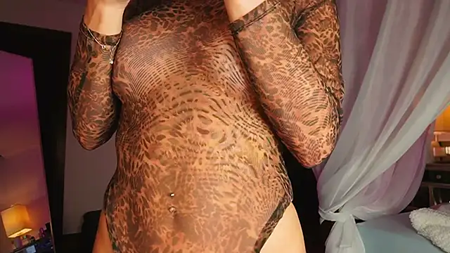 Snapshot of Katyerave chatting on October 29, 2025, 8:54 pm Katyerave online show from October 29, 2025, 8:54 pm