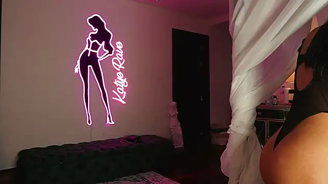 Snapshot of Katyerave chatting on November 1, 2025, 8:11 pm Katyerave online show from November 1, 2025, 8:11 pm