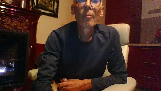 pierre5004 online show from October 9, 2025, 6:06 pm