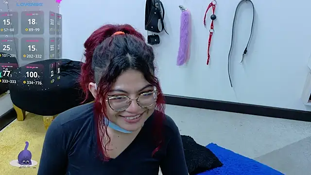 Catwhite  online show from February 6, 2025, 12:26 pm