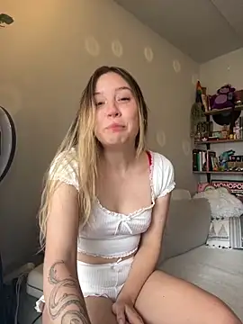 Snapshot of Darling_XXX chatting on March 5, 2025, 8:00 pm Darling XXX online show from March 5, 2025, 8:00 pm