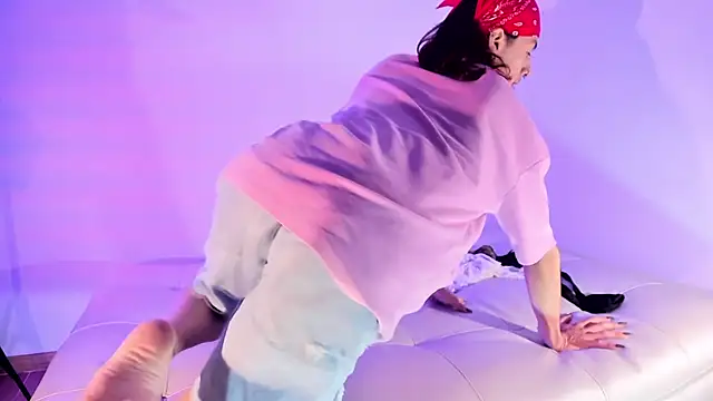 ArchieCollins online show from February 8, 2025, 2:36 am