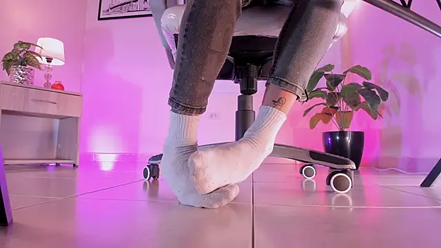 ArchieCollins online show from October 17, 2025, 10:23 pm