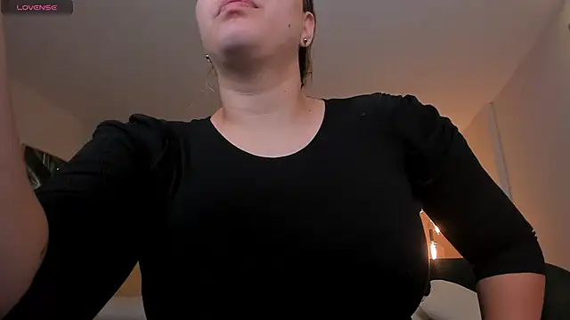 Snapshot of MartinnaBonnet chatting on February 11, 2025, 10:48 am MartinnaBonnet online show from February 11, 2025, 10:48 am