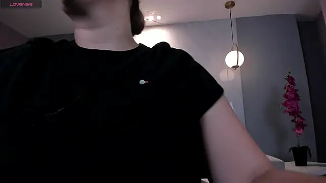 Snapshot of MartinnaBonnet chatting on February 27, 2025, 10:37 am MartinnaBonnet online show from February 27, 2025, 10:37 am