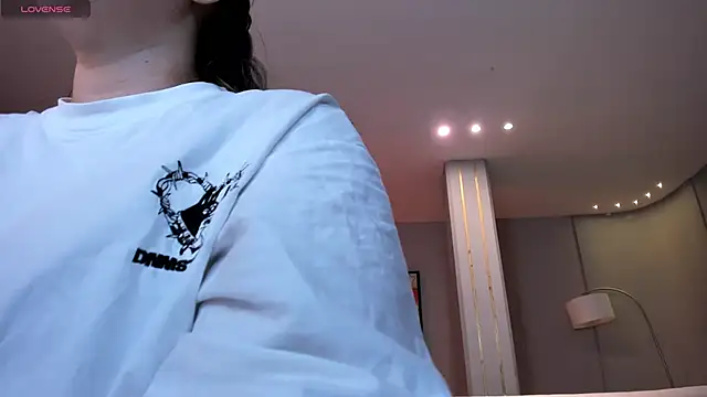 Snapshot of MartinnaBonnet chatting on March 22, 2025, 10:28 am MartinnaBonnet online show from March 22, 2025, 10:28 am