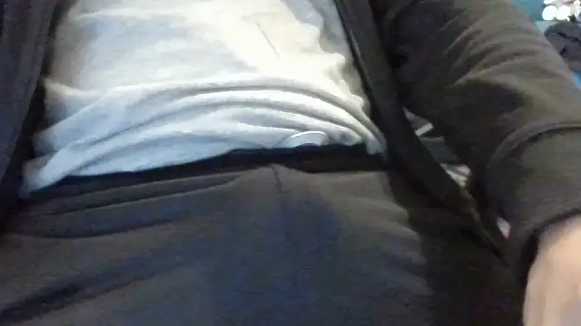 Snapshot of alessexxx24 chatting on October 20, 2025, 8:15 am alessexxx24 online show from October 20, 2025, 8:15 am