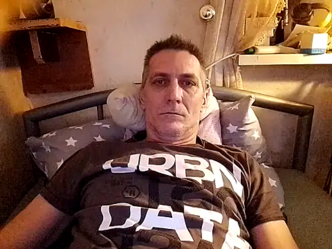 Snapshot of Lajost@xh chatting on March 4, 2026, 8:53 am Lajostxh online show from March 4, 2026, 8:53 am