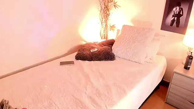 Alicee Levine online show from November 3, 2025, 9:05 pm