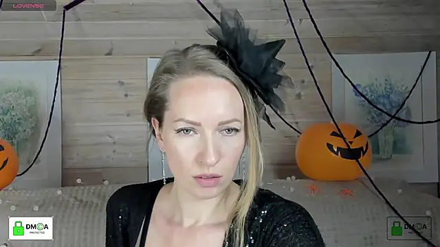 Queenymel online show from October 31, 2025, 3:35 pm