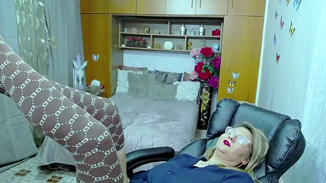 Snapshot of LucilleFenlys chatting on December 2, 2024, 12:19 am LucilleFenlys online show from December 2, 2024, 12:19 am