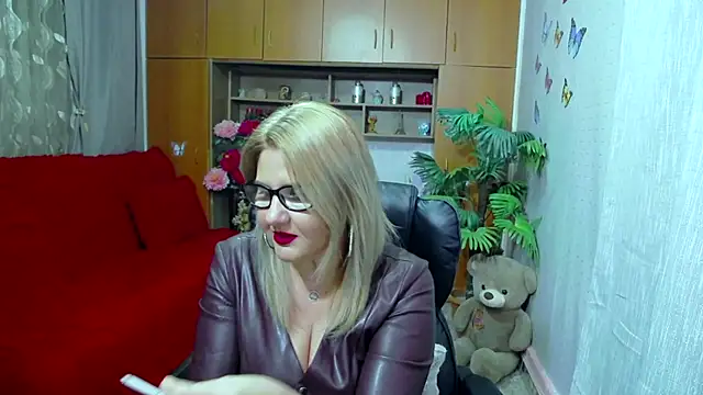 Snapshot of LucilleFenlys chatting on December 21, 2024, 12:20 am LucilleFenlys online show from December 21, 2024, 12:20 am