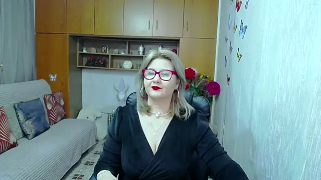 Snapshot of LucilleFenlys chatting on October 20, 2025, 9:15 pm LucilleFenlys online show from October 20, 2025, 9:15 pm