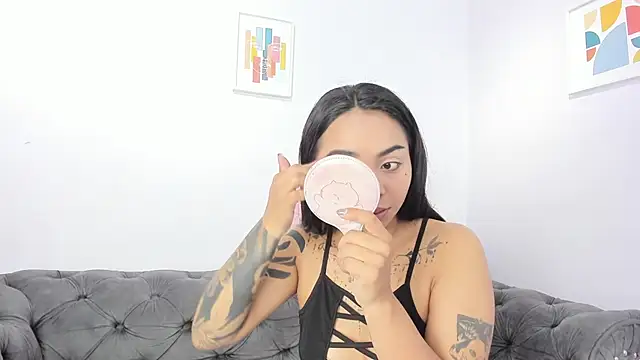 miss soffi  online show from November 15, 2025, 12:23 pm