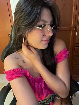 Snapshot of loolla_23 chatting on March 12, 2025, 2:52 am loolla 23 online show from March 12, 2025, 2:52 am