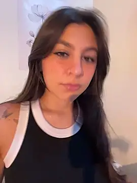 Snapshot of loolla_23 chatting on February 2, 2026, 1:59 am loolla 23 online show from February 2, 2026, 1:59 am