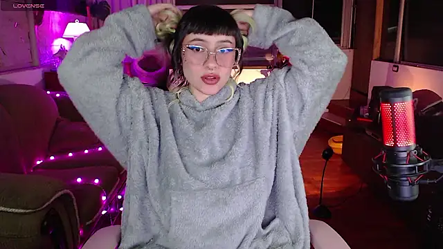 Snapshot of Aquamarinebubble chatting on December 4, 2024, 4:10 am Aquamarinebubble online show from December 4, 2024, 4:10 am