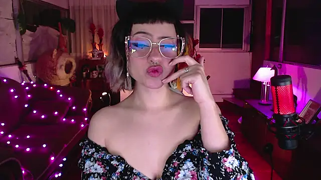 Snapshot of Aquamarinebubble chatting on March 3, 2025, 4:47 am Aquamarinebubble online show from March 3, 2025, 4:47 am