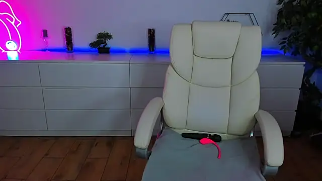 Kamilla Hot online show from October 25, 2025, 6:02 pm