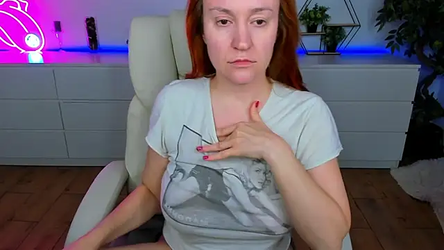 Kamilla Hot online show from November 7, 2025, 9:37 pm