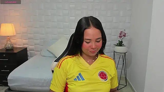 isabella florez online show from December 13, 2024, 12:06 pm