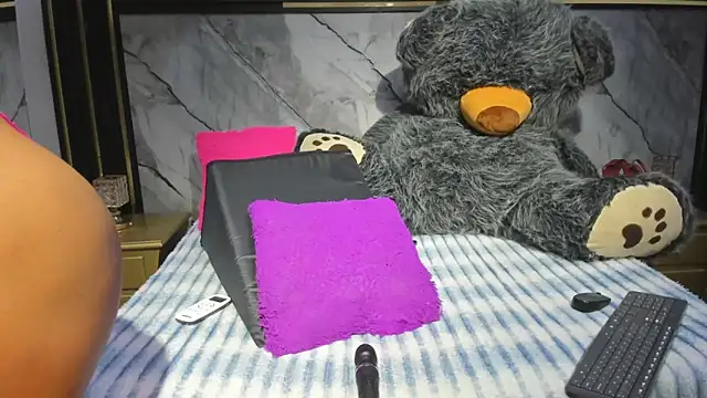 Niyirey1 online show from November 13, 2025, 12:37 pm