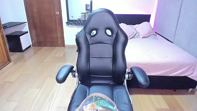 yesie hot online show from January 10, 2025, 2:25 am