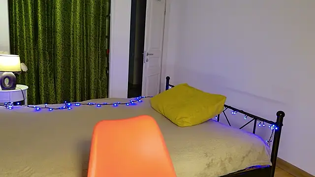 ZoeGrant online show from March 13, 2026, 6:25 pm