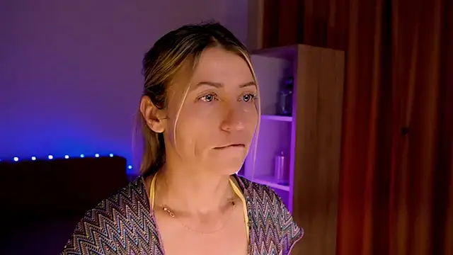 ZoeGrant online show from April 8, 2026, 9:04 pm