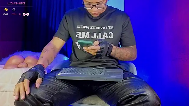 TomLover 12 online show from October 5, 2025, 11:35 pm