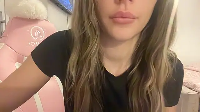 Lillymariee online show from January 14, 2025, 4:50 pm