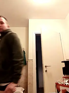 riccardoyeah online show from January 18, 2026, 1:04 pm